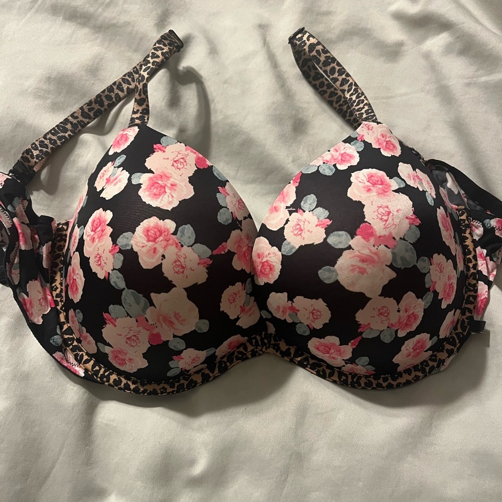 Victoria secret push up bra size 38D
